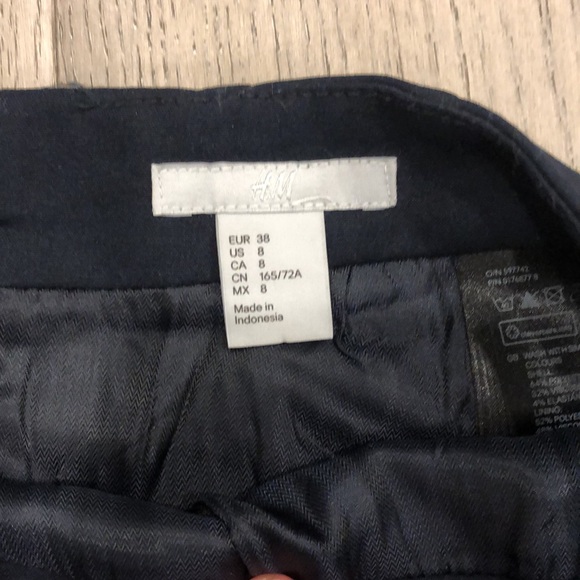 H&M navy suiting style pencil skirt - Picture 2 of 2